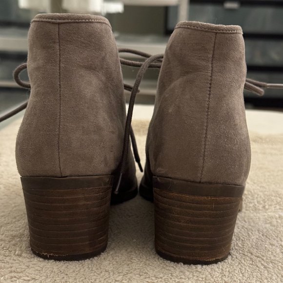 Taupe Suede Booties Women 7.5 M Carlos "Graham" lace-up tan boho ankle boot - Picture 3 of 11